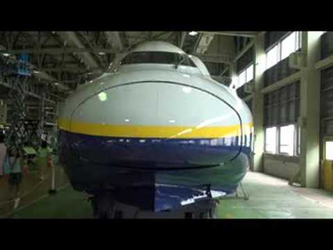 新幹線　Ｅ４系連結器カバー開閉（その２）