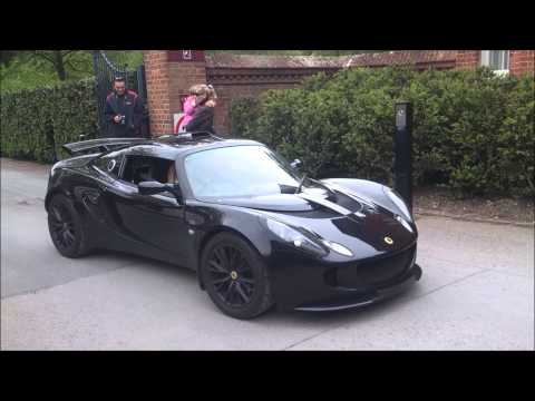 Sexy Girl revving Lotus Exige + Acceleration