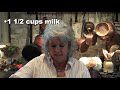Paula Deen Cooks Peach Cobbler - Get Cookin' with Paula Deen