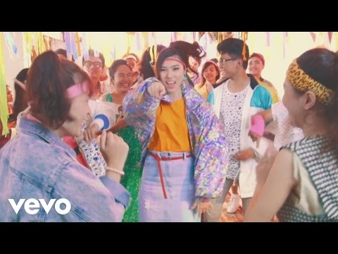 Isyana Sarasvati - Pesta (Video Clip) Isyana Sarasvati - Pesta (Video Clip)