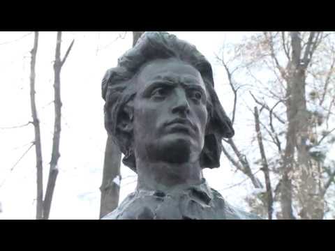 Președintele Igor Dodon a depus flori la bustul marelui poet Mihai Eminescu