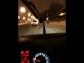 Passat con guardarrail empotrado, circulando
