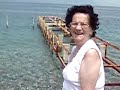 Babcia robi kaczki na morzu w Turcji Babcia robi kaczki na morzu w Turcji