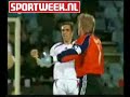 Sportweek.nl - Oliver Kahn slaat Mark van Bommel op neus Sportweek.nl - Oliver Kahn slaat Mark van Bommel op neus