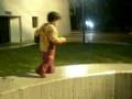 videos de Walking - and Falling - in the Rain