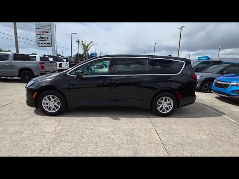 New 2027 Diamond Black Crystal Pearl-Coat Exterior Paint Chrysler SELECT FWD image 1