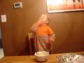 videos de Comiendo y haciendo los animales/Eating and making animal sounds