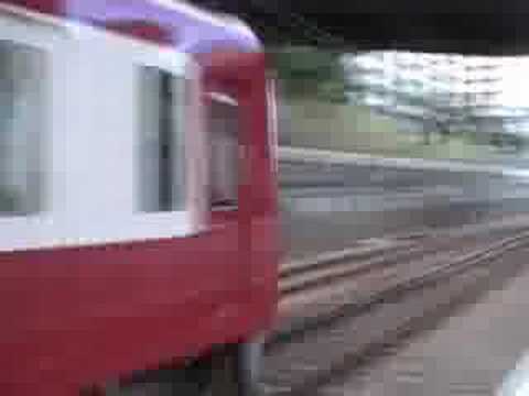 京急新1000形1017編成通過