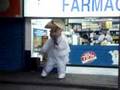 Dr. SIMI bailando