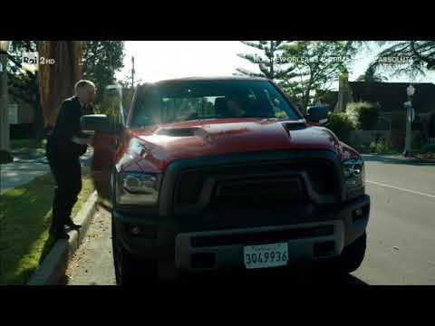 Ncis Los Angeles 9x06 - Deeks sperona una macchina della polizia