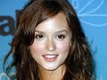 all of the main teen cast in the new cw hit series gossip girl!  blake lively (serena) leighton messter (blair) taylor momsen (jenny) chase crawford (nate) penn badgley (dan) ed westwick (chuck)  this is such a good show, if you haven't seen it, it comes on the cw at 9:00pm eastern time on wednesday!