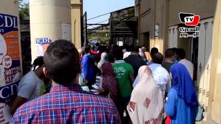 جامعة عين شمس وتوافد الاف الطلاب