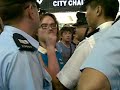 戲量人仕遭警方拘捕。好戲量總監楊秉基應戲量人仕召,與警方論理,再對屌!場面一度混亂!!!