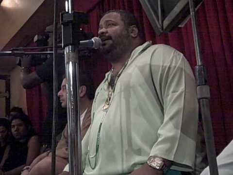 Arlindo Cruz ensaia Canto de Rainha