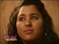 lors de cette soir�e musicale �v�nement pr�sent�e sur fillestv par s�ren pr�vost et l�a, une t�l�spectatrice remet � laura pausini l'award de 