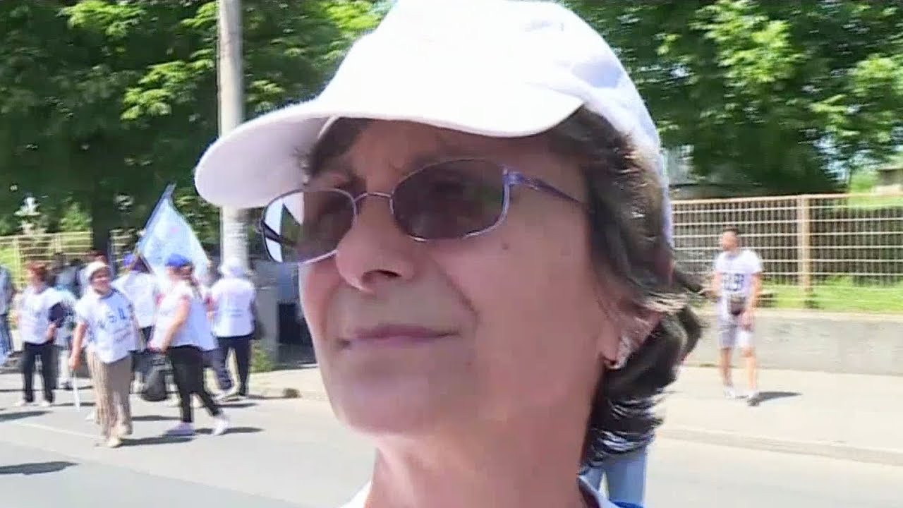 PROFESOARA de ENGLEZA care nu intelege engleza - PROFESORII in STRADA 1 IUNIE 2016 HD 1080p  