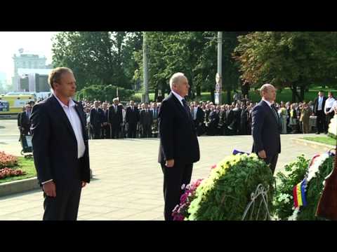 Ziua Independenței: Președintele a depus flori la monumentul domnitorului Ștefan cel Mare și la „Maica îndurerată”