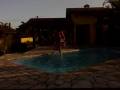 videos de Brunão caindo na piscina com a bicicleta