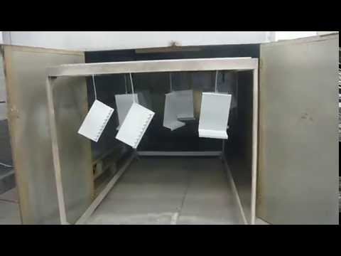 pintura al horno - Aquí se hornean y curan las piezas cubiertas con la pintura electrostática.
