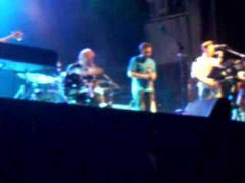 Jamie Cullum singing in Portuguese ...