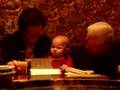 videos de Mauro drinkt fruitsap