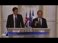 le pr�sident fran�ois hollande et le premier ministre britannique david cameron ont indiqu� mercredi que paris et londres tenteront lundi de convaincre les europ�ens de lever l'embargo sur les armes � destination de l'opposition syrienne. dur�e:00:50