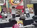 big-metra-levantando-manos-en-vivo-desde-six-flags.html