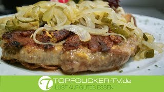 Bautzner Senfsteak mit einer Garnitur aus Zwiebeln und Spreewälder Gurken | Rezeptempfehlung Topfgucker-TV