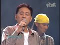 曾入圍金曲獎「最佳客語演唱人獎」。硬頸樂團是台灣第一個以搖滾曲風演唱客家歌曲。跳脫了傳統客家歌謠的刻板印象，創作出多首客家抒情搖滾樂曲，硬頸樂團以搖滾的現代音樂，來表達出客家人的另一種心情。創作曲「油桐花」客家電視http://www.hakkatv.org.tw/