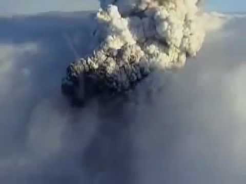 Извержение вулкана Эйяфьятлайокудль.flv