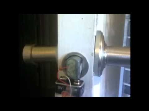 how to alarm a door