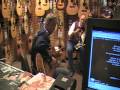 Tommy Emmanuel meet & greet at Sam Ash NYC 9/16/09 #1 Voir la Vidéo