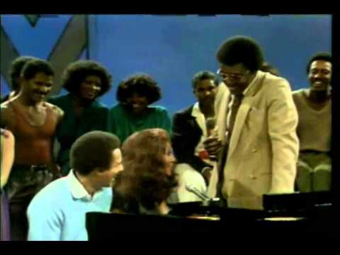 Aretha Franklin and Smokey Robinson – Ooo Baby Baby (soul train live)