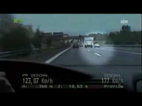 Auto fahren--schnell und sparsam--