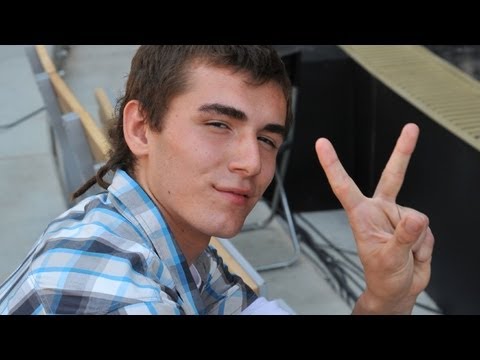 Kamil Bednarek Star Guard Muffin podczas koncertu urodzinowego „Lata z Radiem" wykonał przebój z repertuaru Marka Grechuty „Dni, których nie znamy".