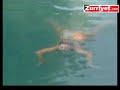 Ece Uslu Güzel Poposuna Zoom, Muhteşem! --- www.zurriyet.com