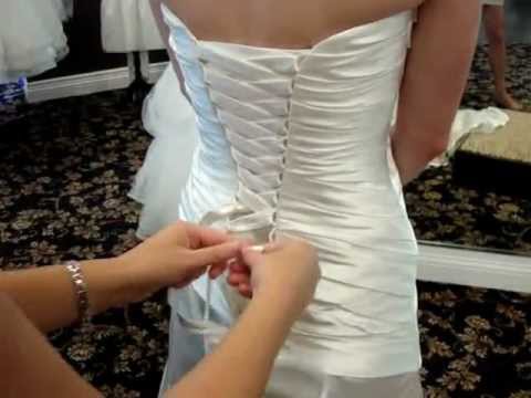 how to fasten a corset