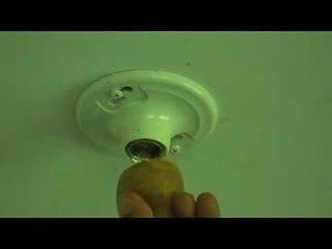 how to remove broken light bulb