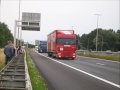 vrachtwagens rijden over A28 bij Zwolle