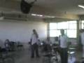 pegandole a las mochilas.3gp