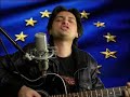 1 grudnia 2009 roku Polska stała się częścią Unii Europejskiej. Obywatele zrzekli się prawa do samostanowienia w referendum, parlament przyjął Traktat Lizboński, który de facto tworzy nowe europejskie super-państwo, a prezydent traktat ratyfikował. Żyłem już w jednym Związku Socjalistycznych Republik. Od dzisiaj żyję w kolejnym. Różnica jest tylko taka, że ci ze Wschodu rządzili zastraszaniem, a ci z zachodu przekupywaniem. Jedni i drudzy kłamią i kradną aż furczy. Polacy niczego się z historii nie uczą. Może faktycznie nie zasługują na wolność, skoro tak łatwo ją oddają? www.nawalony.com