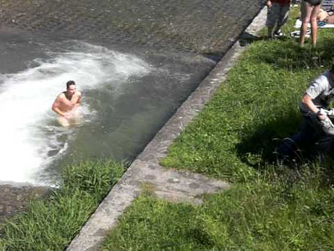 Tomando banho pelado no rio Laboratorio WS
