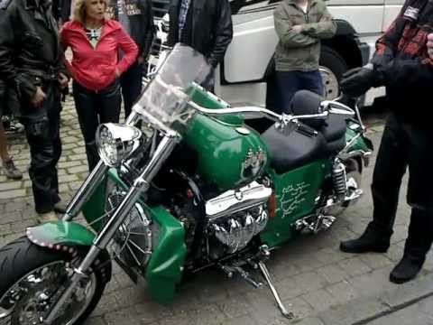 bosshoss - Westfalen Boss Hoss Tag der offenen Tür 2012-07-21 Er hats schwer, er musste fahren, aber was ein Sound... Der Chef hat ihn gezwungen, hehe...