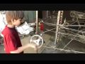 videos de Coyote Point Museum - Hand powered Rolling Ball Sculpture, 3 main tracks. 1-3/8