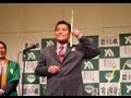 トミーズ雅大使 巨大アスパラと対決 さぬきうまいもん祭りin大阪 - YouTube