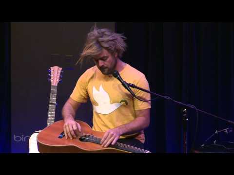 andgoes - May 6, 2011 - Xavier Rudd performs