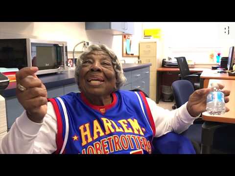 Die Harlem Globetrotters bitten zum Tanz: 109-Jährige f ...