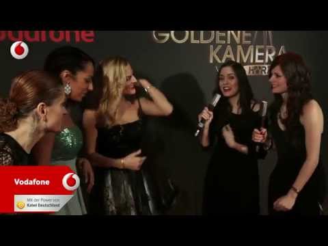 Joyce und Luna LIVE vom roten Teppich der Goldenen Kamera 2015