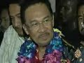 تقرير : صهيب جاسم - ولاية بيتانغتاريخ بث التقرير : 27/8/2008 أعلن  حزب ماليزيا الاسلامي، أكبر تشكيل سياسي اسلامي في البلاد أنه سيدعم أنور ابراهيم كزعيم للمعارضة في البرلمان، جاء هذا الإعلان بعد فوز أنور إبراهيم في انتخابات فرعية لأول مرة منذ إبعاده عن العمل السياسي البرلماني، و يعتزم إبراهيم الذي سيقود ثمانين نائبا اسقاط حكومة رئيس الوزراء عبدالله بدوي.
