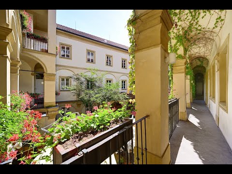 Video Kancelář na prestižní adrese, 17,5 m2  k pronájmu  Prahy 1 – Loretánské náměstí